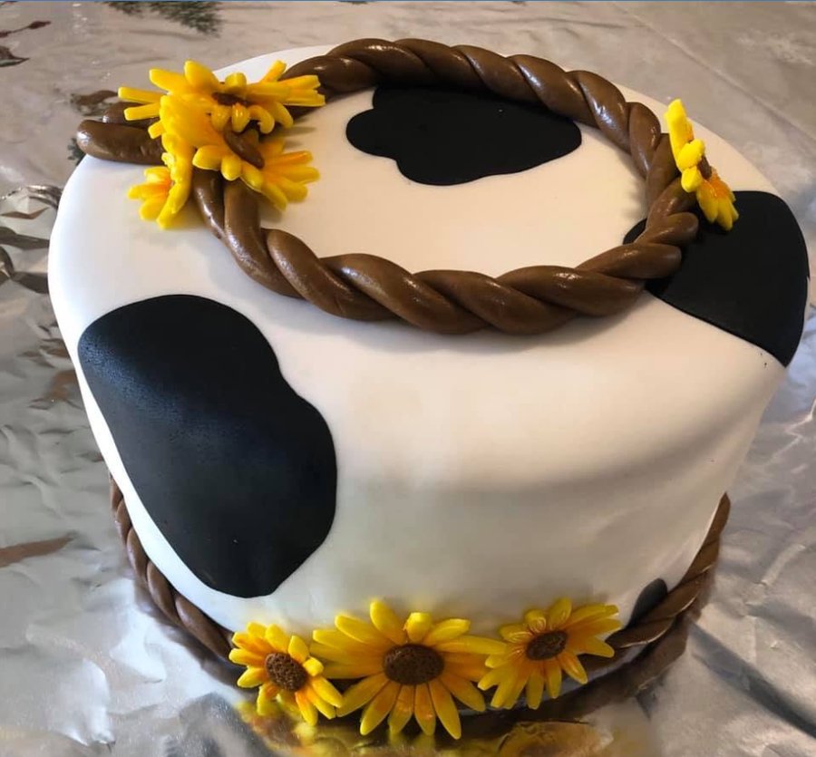 Cow Cake — custom cake by Zugar Coma Zweetz