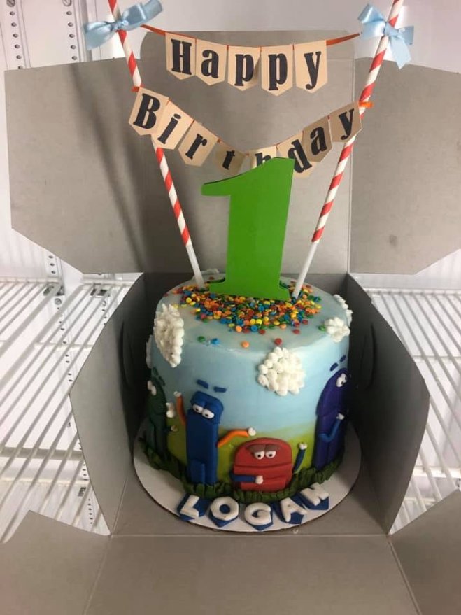 I Am One Ideas Cake — custom cake by Zugar Coma Zweetz
